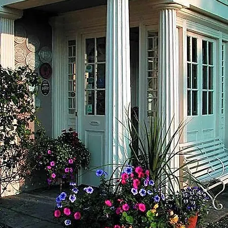 Bed & Breakfast Richmond House 3*
